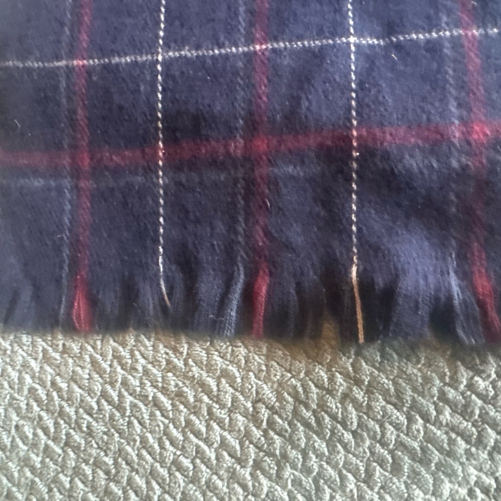 Luxurious Yves Saint Laurent Navy Plaid Cashmere Scarf - Picture 8 of 10